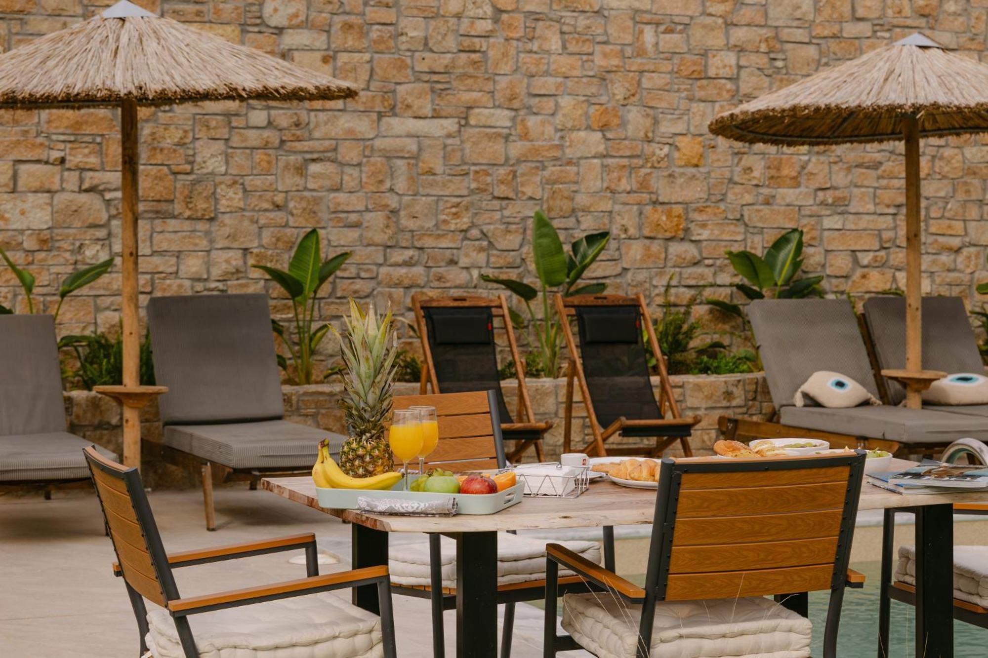 Flamingo View Suites & Villas Nea Poteidaia Exterior foto